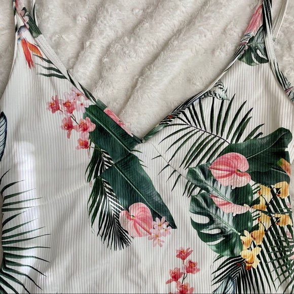 ✨SOLD✨NWT Rip Curl Tropical One-Piece Swimsuit 🌴 - Picture 2 of 5